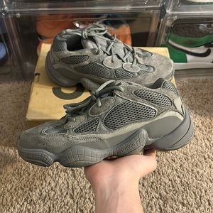 COPY - Yeezy 500 cool grey size 10.5